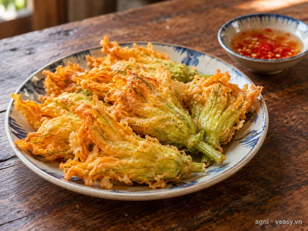 Hoa bí rán giòn (ảnh minh hoạ do AI tạo)