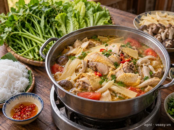 Lẩu gà măng chua (ảnh minh hoạ do AI tạo)