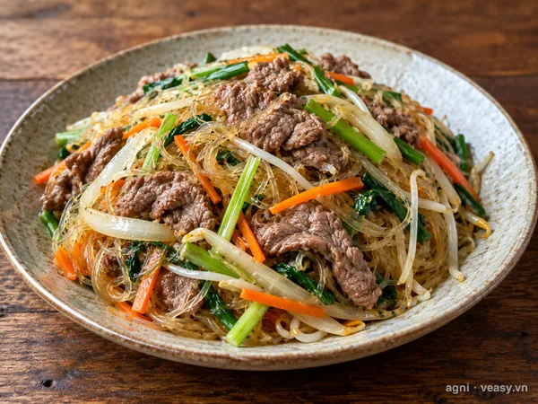 Miến xào bò (ảnh minh hoạ do AI tạo)