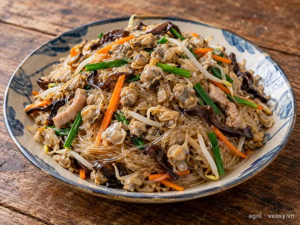 Miến xào hến (ảnh minh hoạ do AI tạo)