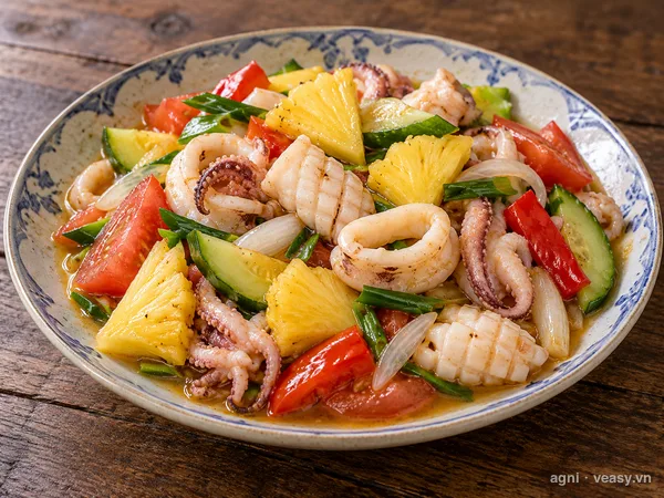 Mực xào chua ngọt (ảnh minh hoạ do AI tạo)