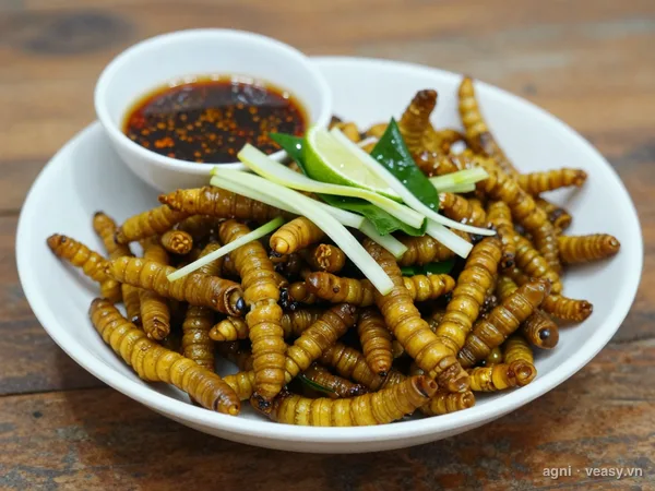 Nhộng rang lá chanh (ảnh minh hoạ do AI tạo)