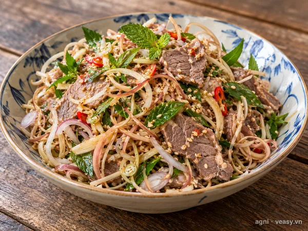 Nộm bắp bò hoa chuối (ảnh minh hoạ do AI tạo)